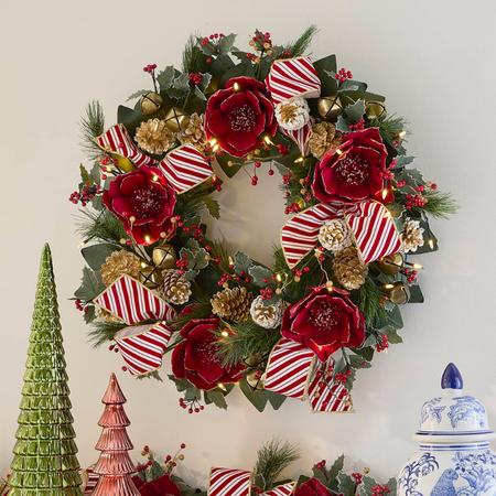 The 19 Christmas Wreaths Everyone’s Obsessed With This Holiday Season The 19 Christmas Wreaths Everyone’s Obsessed With This Holiday Season