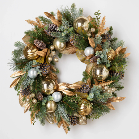 The 19 Christmas Wreaths Everyone’s Obsessed With This Holiday Season The 19 Christmas Wreaths Everyone’s Obsessed With This Holiday Season