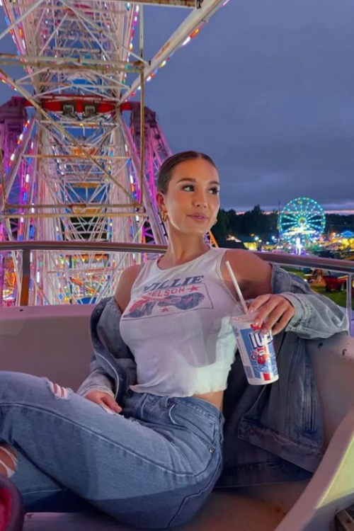 28 Cute Amusement Park Outfits That’ll Survive Roller Coasters and Slay All Day 28 Cute Amusement Park Outfits That’ll Survive Roller Coasters and Slay All Day