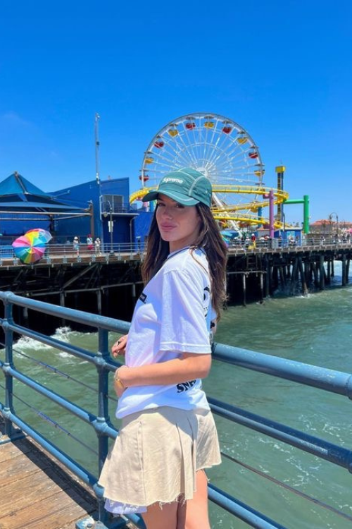 28 Cute Amusement Park Outfits That’ll Survive Roller Coasters and Slay All Day 28 Cute Amusement Park Outfits That’ll Survive Roller Coasters and Slay All Day