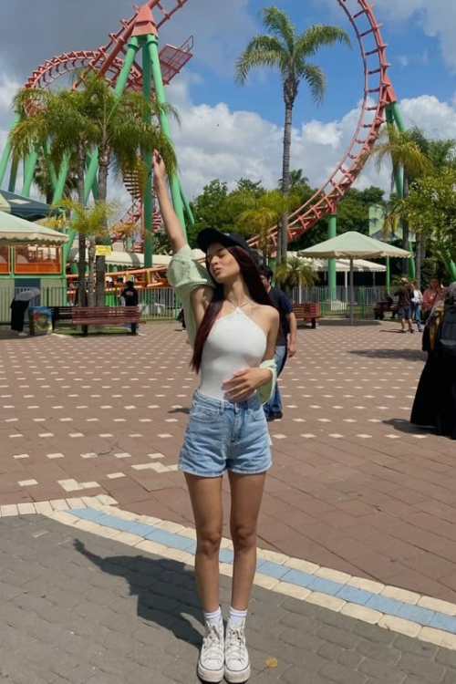 28 Cute Amusement Park Outfits That’ll Survive Roller Coasters and Slay All Day 28 Cute Amusement Park Outfits That’ll Survive Roller Coasters and Slay All Day