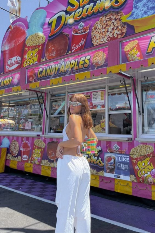 28 Cute Amusement Park Outfits That’ll Survive Roller Coasters and Slay All Day 28 Cute Amusement Park Outfits That’ll Survive Roller Coasters and Slay All Day