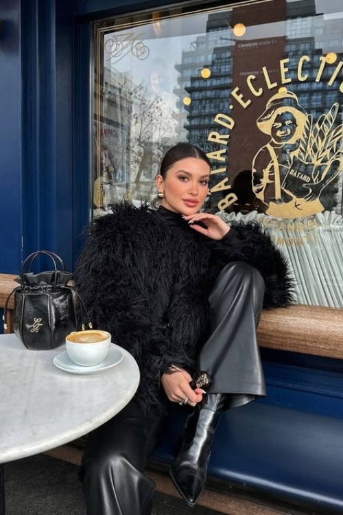 17 Fur Coat Outfits That Are Bold, Cozy, and Totally Statement-Making 17 Fur Coat Outfits That Are Bold, Cozy, and Totally Statement-Making