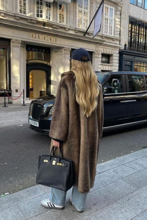 17 Fur Coat Outfits That Are Bold, Cozy, and Totally Statement-Making 17 Fur Coat Outfits That Are Bold, Cozy, and Totally Statement-Making
