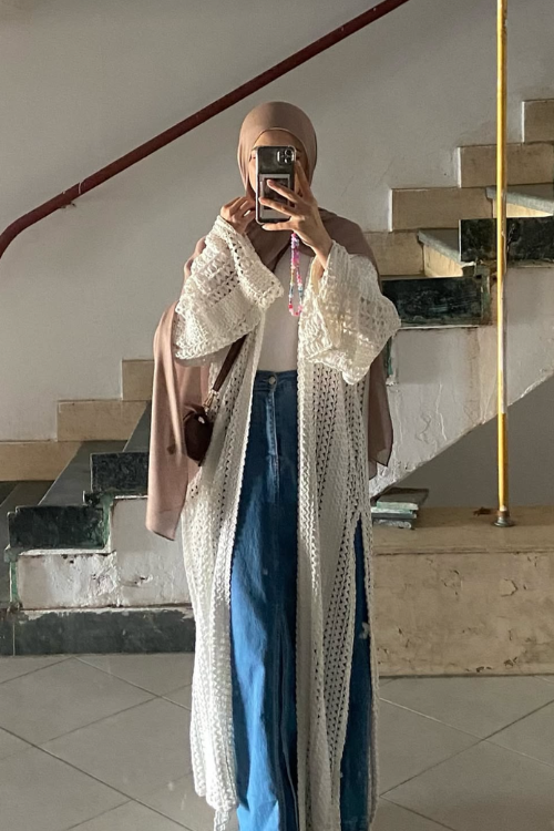 20 Modest Summer Outfits That Prove You Can Be Covered and Cool!