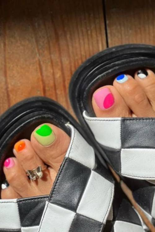 24 Cute Summer Toe Nails That Look Perfect in Sandals and Beach Photos 24 Cute Summer Toe Nails That Look Perfect in Sandals and Beach Photos