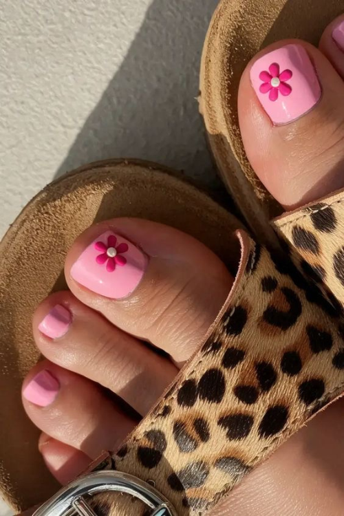 24 Cute Summer Toe Nails That Look Perfect in Sandals and Beach Photos 24 Cute Summer Toe Nails That Look Perfect in Sandals and Beach Photos
