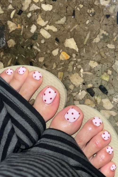 24 Cute Summer Toe Nails That Look Perfect in Sandals and Beach Photos 24 Cute Summer Toe Nails That Look Perfect in Sandals and Beach Photos