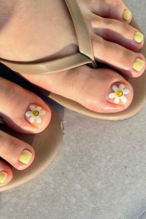24 Cute Summer Toe Nails That Look Perfect in Sandals and Beach Photos 24 Cute Summer Toe Nails That Look Perfect in Sandals and Beach Photos
