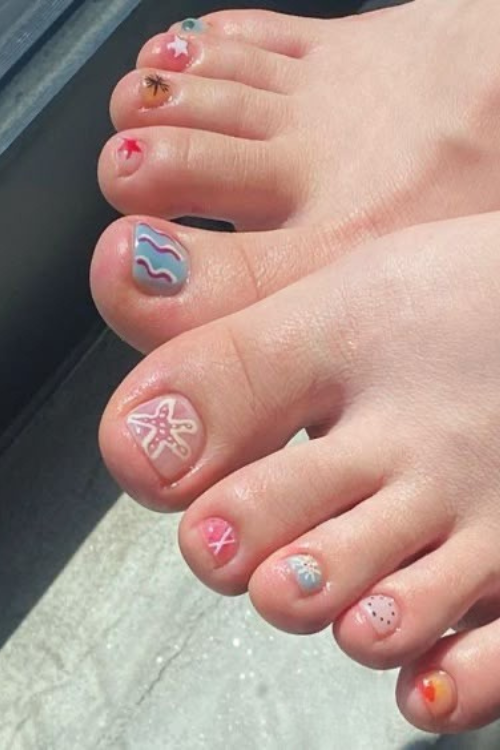 24 Cute Summer Toe Nails That Look Perfect in Sandals and Beach Photos 24 Cute Summer Toe Nails That Look Perfect in Sandals and Beach Photos