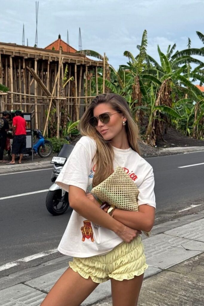 19 Chicest Beach Outfits That Belong in Your Summer Photo Dump sunset streetwear