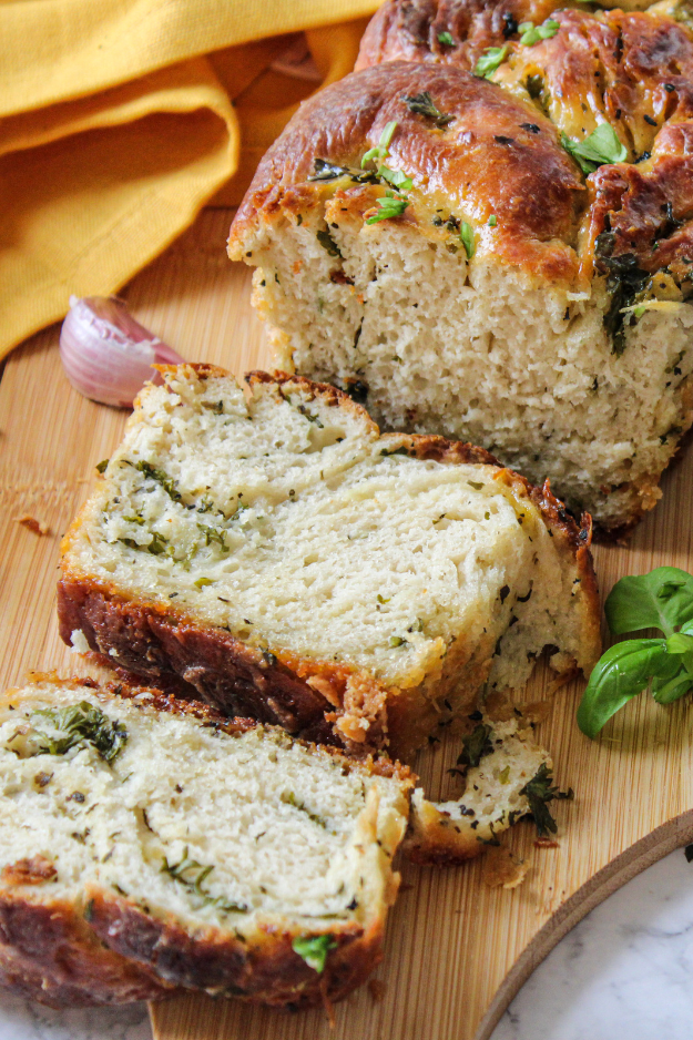 This Swirl Garlic Bread Literally Pulls Apart in Buttery Layers This Swirl Garlic Bread Literally Pulls Apart in Buttery Layers