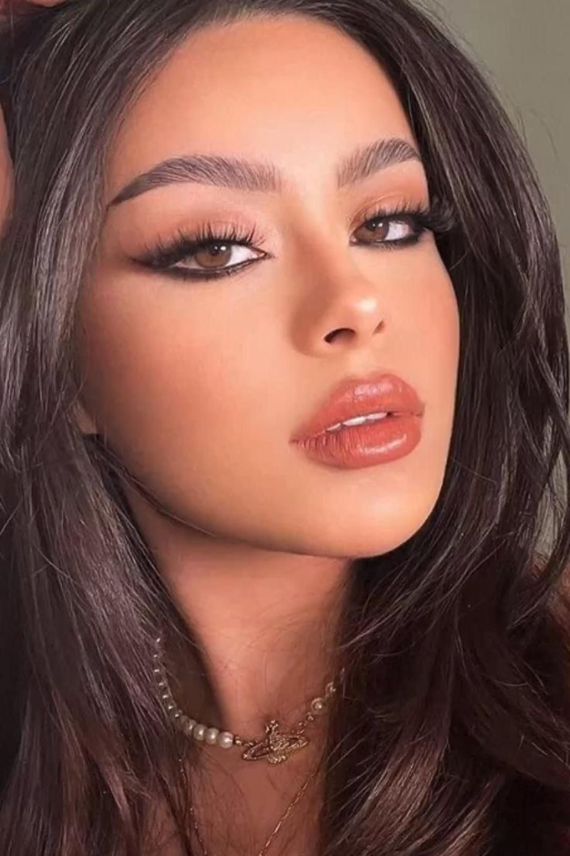6 Chic Prom Makeup Trends for 2026 That Photograph Beautifully 6 Chic Prom Makeup Trends for 2026 That Photograph Beautifully