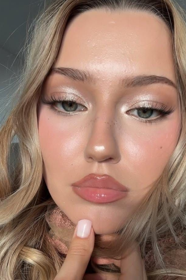 6 Chic Prom Makeup Trends for 2026 That Photograph Beautifully 6 Chic Prom Makeup Trends for 2026 That Photograph Beautifully