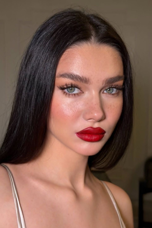 6 Chic Prom Makeup Trends for 2026 That Photograph Beautifully 6 Chic Prom Makeup Trends for 2026 That Photograph Beautifully
