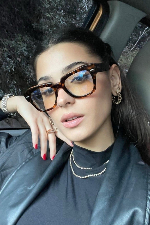 10 Chic Glasses Trends for 2026 That Make Basic Frames Look Boring 10 Chic Glasses Trends for 2026 That Make Basic Frames Look Boring