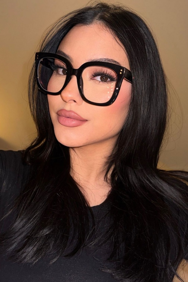 10 Chic Glasses Trends for 2026 That Make Basic Frames Look Boring 10 Chic Glasses Trends for 2026 That Make Basic Frames Look Boring