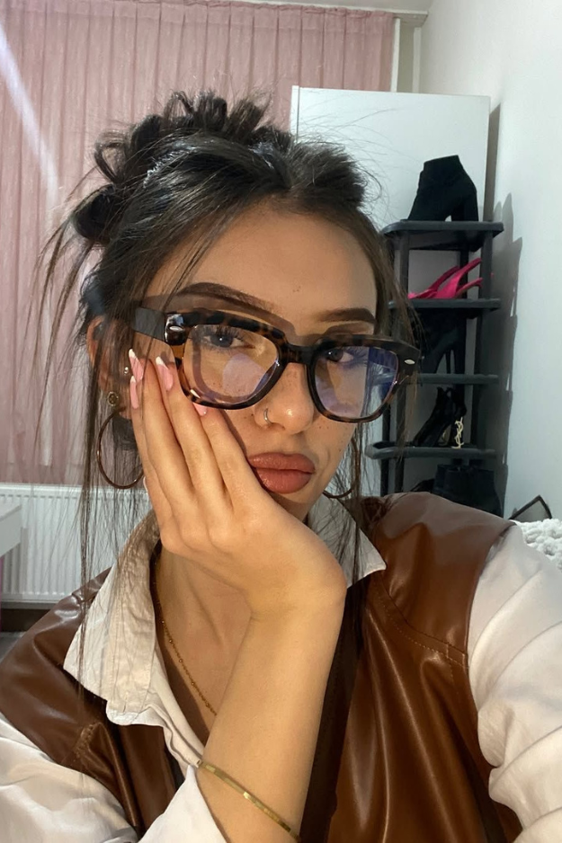 10 Chic Glasses Trends for 2026 That Make Basic Frames Look Boring 10 Chic Glasses Trends for 2026 That Make Basic Frames Look Boring