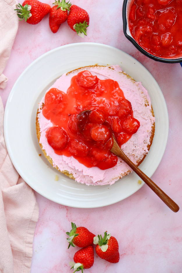 The Best Strawberry Vanilla Cake That Looks Literally Bakery-Worthy The Best Strawberry Vanilla Cake That Looks Literally Bakery-Worthy
