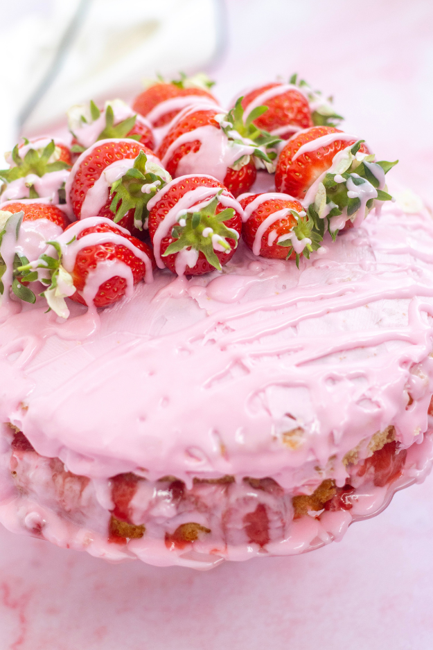 The Best Strawberry Vanilla Cake That Looks Literally Bakery-Worthy The Best Strawberry Vanilla Cake That Looks Literally Bakery-Worthy