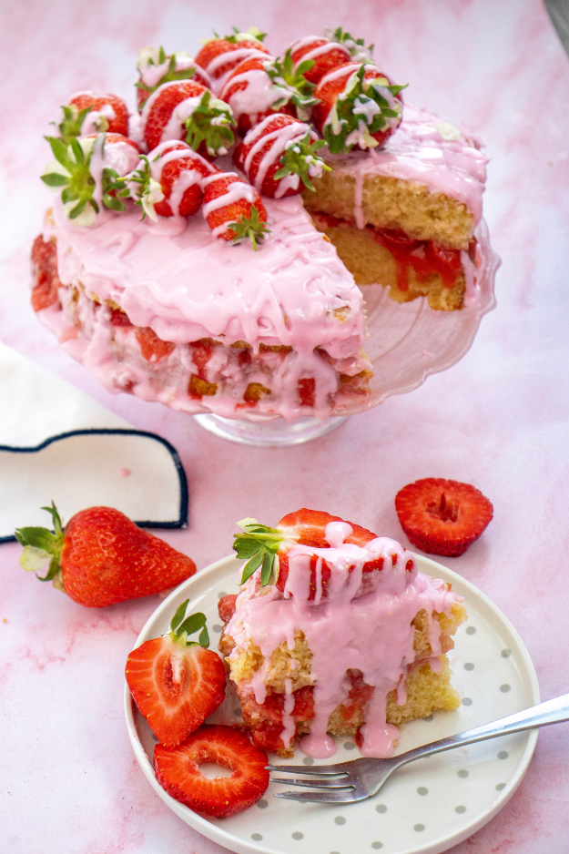 The Best Strawberry Vanilla Cake That Looks Literally Bakery-Worthy The Best Strawberry Vanilla Cake That Looks Literally Bakery-Worthy