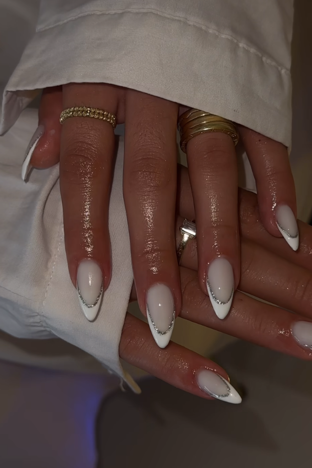 17 Classy Engagement Nails That Feel Elegant, Timeless, and Just a Little Bit Special 17 Classy Engagement Nails That Feel Elegant, Timeless, and Just a Little Bit Special