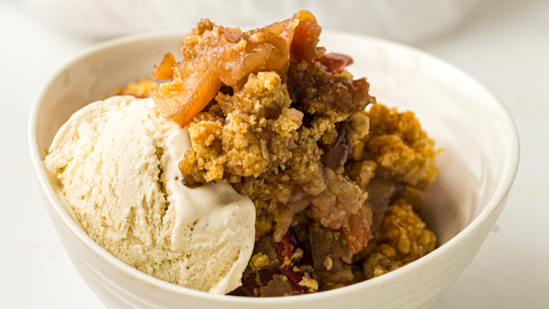 Apple Crisp That’s Buttery, Golden, and Honestly Better Than Pie