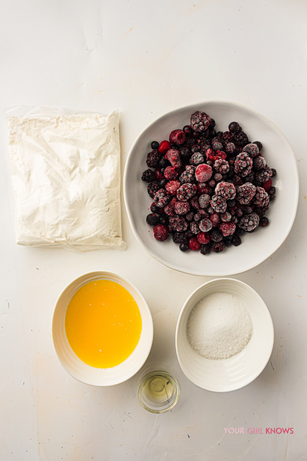 The 5-Ingredient Berry Dump Cake That Feels Like Cheating on Baking The 5-Ingredient Berry Dump Cake That Feels Like Cheating on Baking