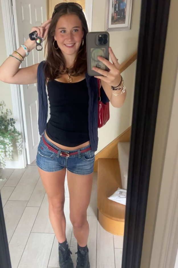 14 Terrible Outfit Mistakes That Make You Look Short (And What to Do Instead) 14 Terrible Outfit Mistakes That Make You Look Short (And What to Do Instead)