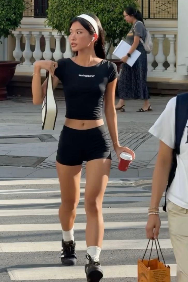 14 Terrible Outfit Mistakes That Make You Look Short (And What to Do Instead) 14 Terrible Outfit Mistakes That Make You Look Short (And What to Do Instead)