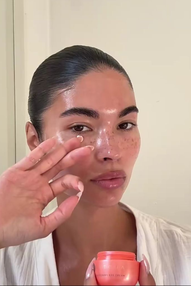 14 Overnight Beauty Tips to Wake Up Pretty (While You Sleep) 14 Overnight Beauty Tips to Wake Up Pretty (While You Sleep)