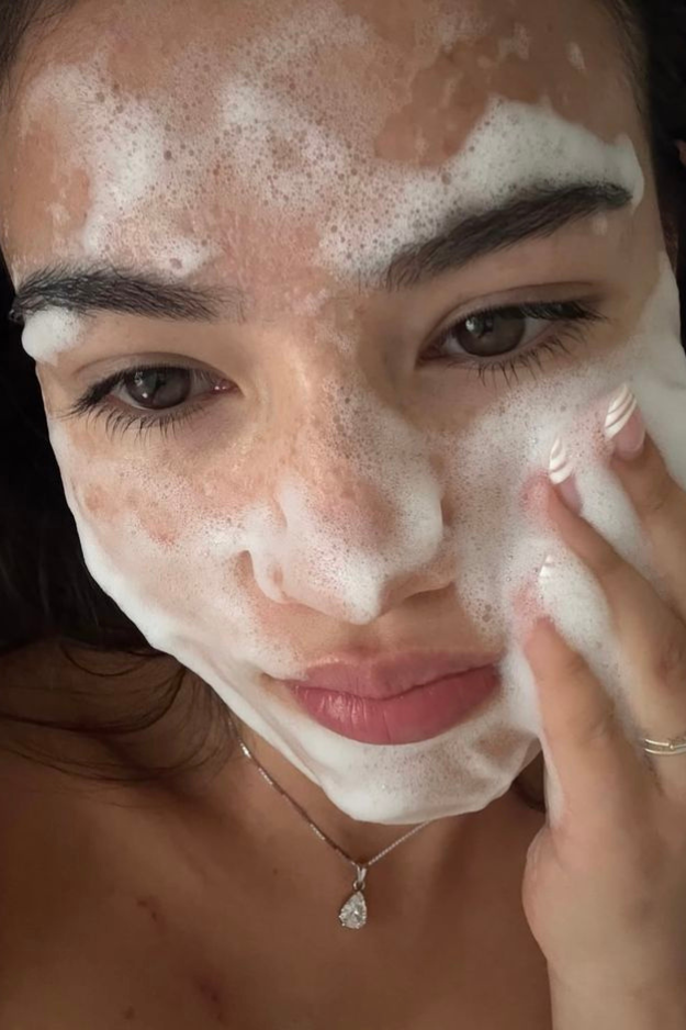 14 Overnight Beauty Tips to Wake Up Pretty (While You Sleep) 14 Overnight Beauty Tips to Wake Up Pretty (While You Sleep)