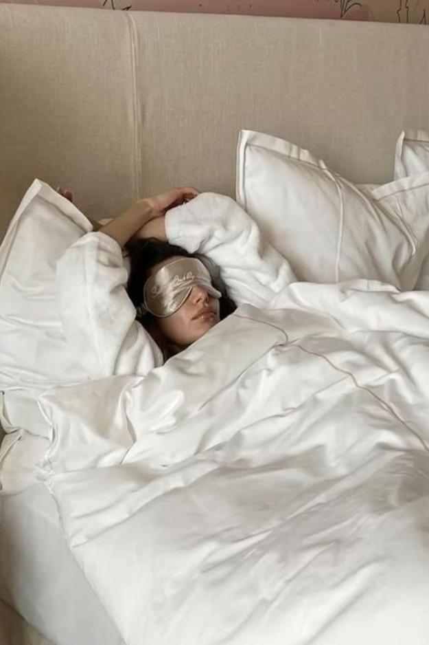 14 Overnight Beauty Tips to Wake Up Pretty (While You Sleep) 14 Overnight Beauty Tips to Wake Up Pretty (While You Sleep)