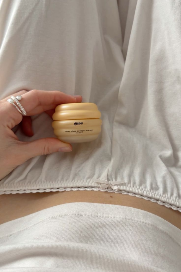 14 Overnight Beauty Tips to Wake Up Pretty (While You Sleep) 14 Overnight Beauty Tips to Wake Up Pretty (While You Sleep)