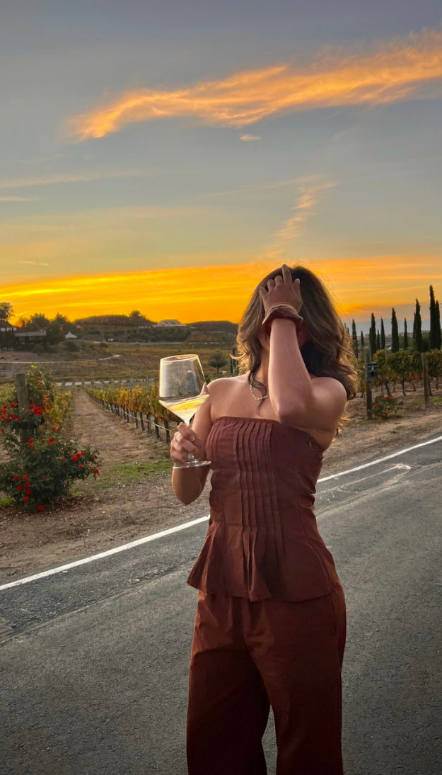 24 Cute Summer Winery Outfits Perfect for Picnics, Rosé, and Golden Hour Views 24 Cute Summer Winery Outfits Perfect for Picnics, Rosé, and Golden Hour Views