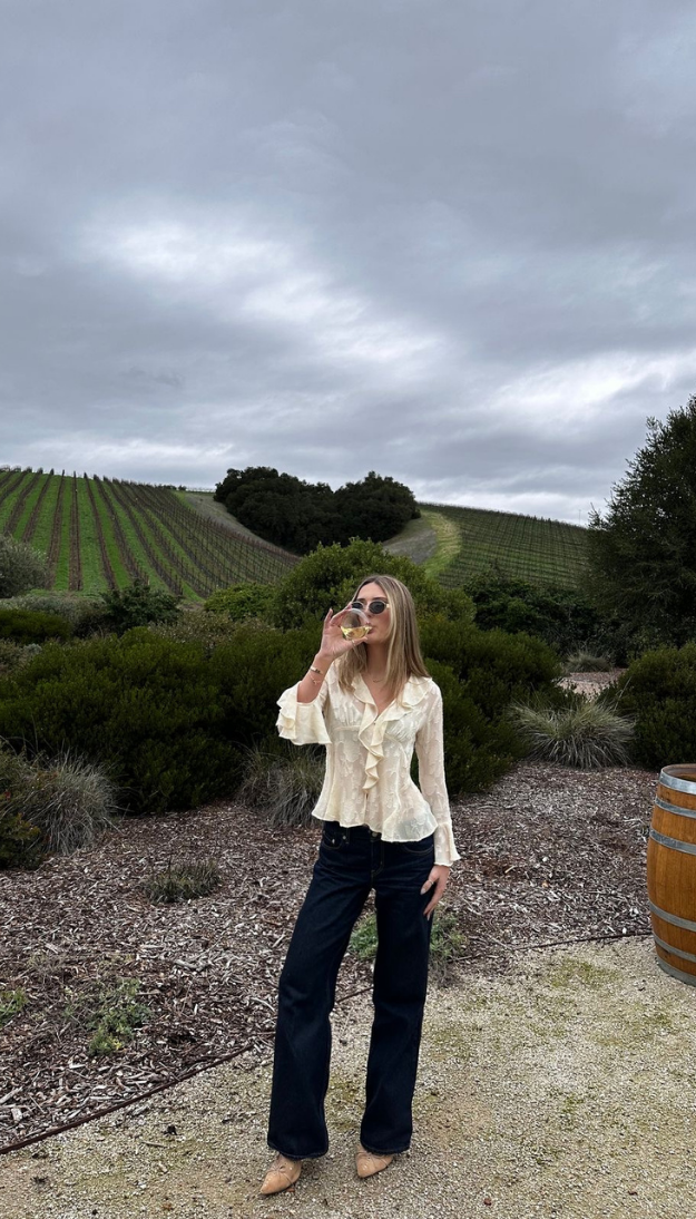 24 Cute Summer Winery Outfits Perfect for Picnics, Rosé, and Golden Hour Views 24 Cute Summer Winery Outfits Perfect for Picnics, Rosé, and Golden Hour Views