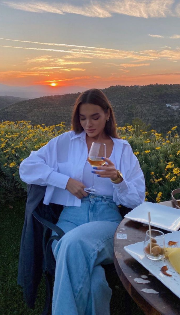 24 Cute Summer Winery Outfits Perfect for Picnics, Rosé, and Golden Hour Views 24 Cute Summer Winery Outfits Perfect for Picnics, Rosé, and Golden Hour Views