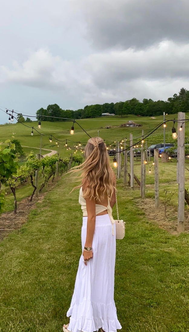 24 Cute Summer Winery Outfits Perfect for Picnics, Rosé, and Golden Hour Views 24 Cute Summer Winery Outfits Perfect for Picnics, Rosé, and Golden Hour Views