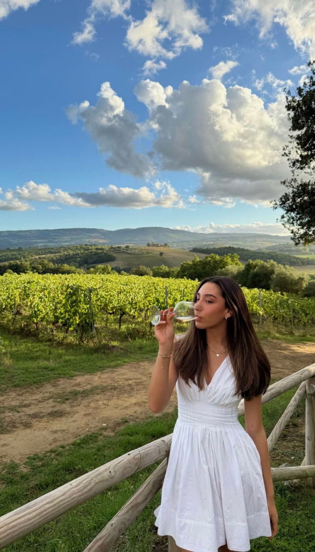 24 Cute Summer Winery Outfits Perfect for Picnics, Rosé, and Golden Hour Views 24 Cute Summer Winery Outfits Perfect for Picnics, Rosé, and Golden Hour Views