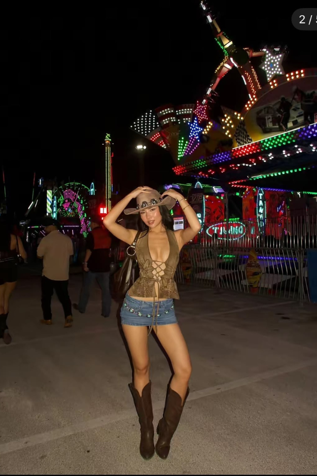 21 Cowgirl Outfits Perfect for Concerts, Festivals, and Summer Nights 21 Cowgirl Outfits Perfect for Concerts, Festivals, and Summer Nights