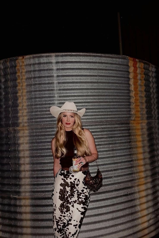 21 Cowgirl Outfits Perfect for Concerts, Festivals, and Summer Nights 21 Cowgirl Outfits Perfect for Concerts, Festivals, and Summer Nights