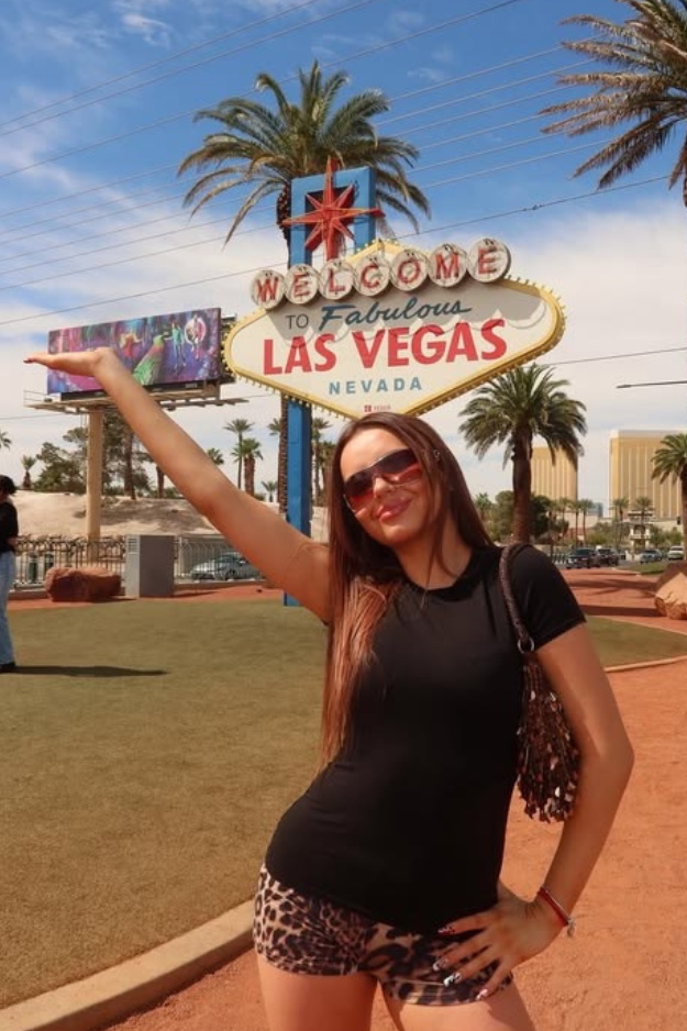 23 Hot-Girl Las Vegas Outfits Made for Rooftops, Casinos, and Late Nights 23 Hot-Girl Las Vegas Outfits Made for Rooftops, Casinos, and Late Nights