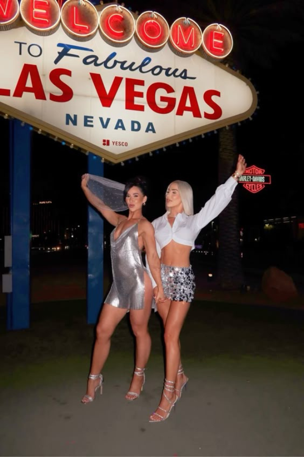 23 Hot-Girl Las Vegas Outfits Made for Rooftops, Casinos, and Late Nights 23 Hot-Girl Las Vegas Outfits Made for Rooftops, Casinos, and Late Nights