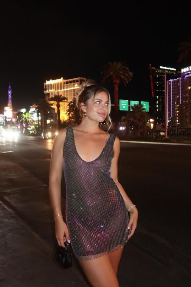 23 Hot-Girl Las Vegas Outfits Made for Rooftops, Casinos, and Late Nights 23 Hot-Girl Las Vegas Outfits Made for Rooftops, Casinos, and Late Nights