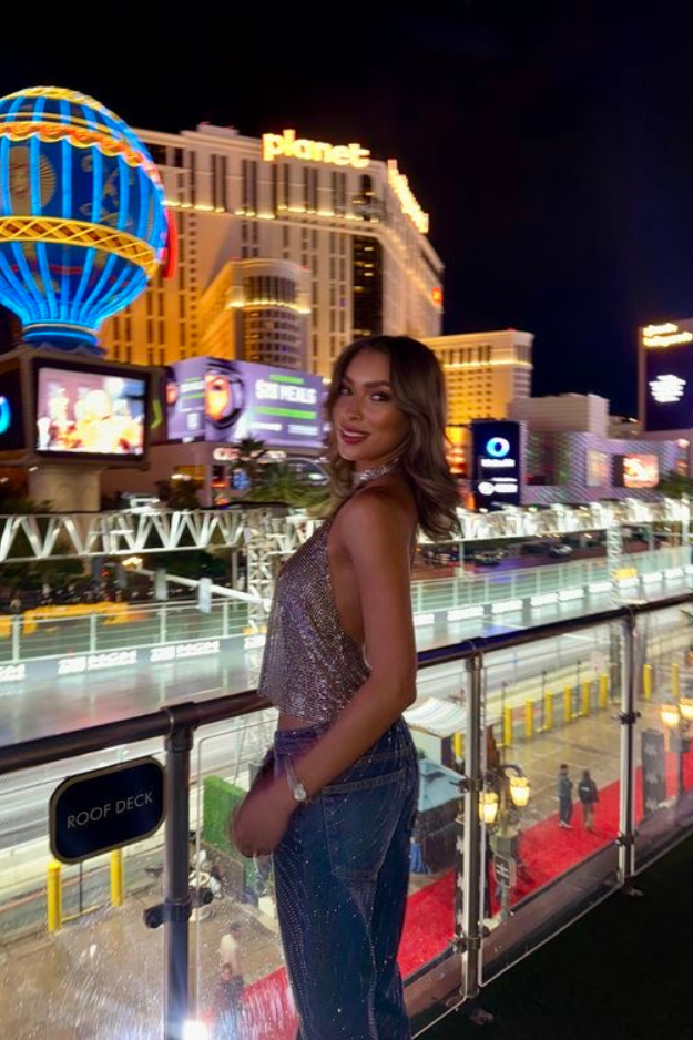 23 Hot-Girl Las Vegas Outfits Made for Rooftops, Casinos, and Late Nights 23 Hot-Girl Las Vegas Outfits Made for Rooftops, Casinos, and Late Nights