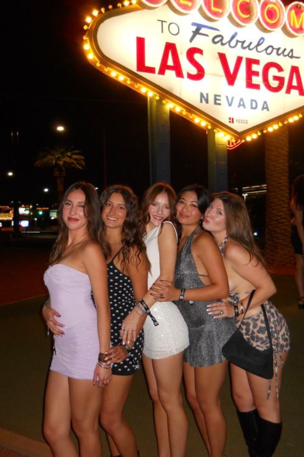 23 Hot-Girl Las Vegas Outfits Made for Rooftops, Casinos, and Late Nights 23 Hot-Girl Las Vegas Outfits Made for Rooftops, Casinos, and Late Nights