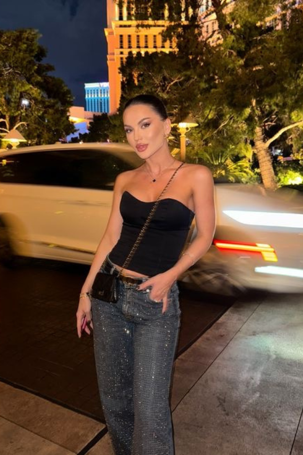 23 Hot-Girl Las Vegas Outfits Made for Rooftops, Casinos, and Late Nights 23 Hot-Girl Las Vegas Outfits Made for Rooftops, Casinos, and Late Nights