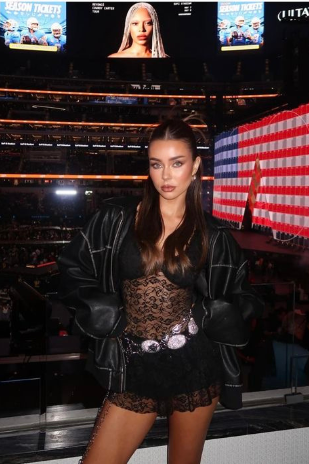 23 Hot-Girl Las Vegas Outfits Made for Rooftops, Casinos, and Late Nights 23 Hot-Girl Las Vegas Outfits Made for Rooftops, Casinos, and Late Nights