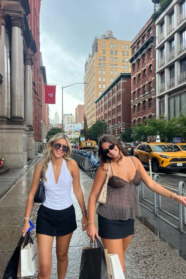 34 NYC Summer Outfits That Keep You Cool Without Killing the Outfit 34 NYC Summer Outfits That Keep You Cool Without Killing the Outfit