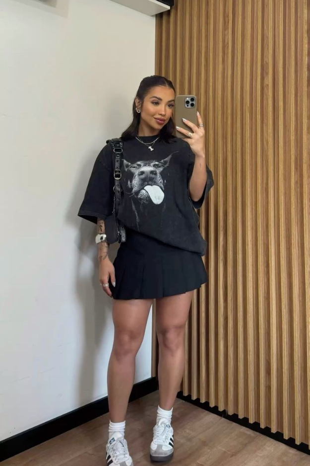 18 Oversized T-Shirt Outfits That Feel Effortless but Still Get Compliments 18 Oversized T-Shirt Outfits That Feel Effortless but Still Get Compliments